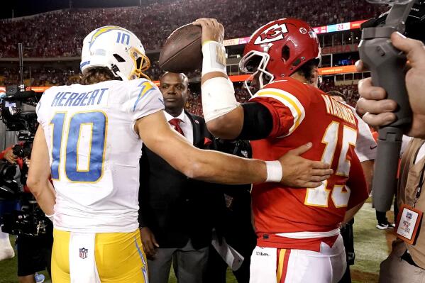 Chargers' Herbert bruised and battered in 27-24 loss in KC