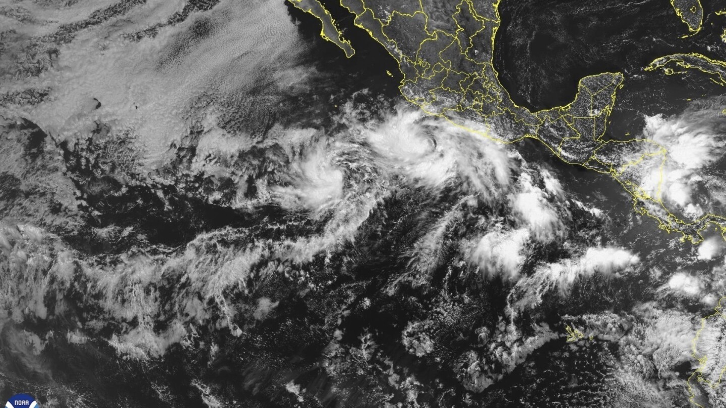 Bárbara se acerca a categoría de huracán mientras la tormenta Cosme se forma en el Pacífico