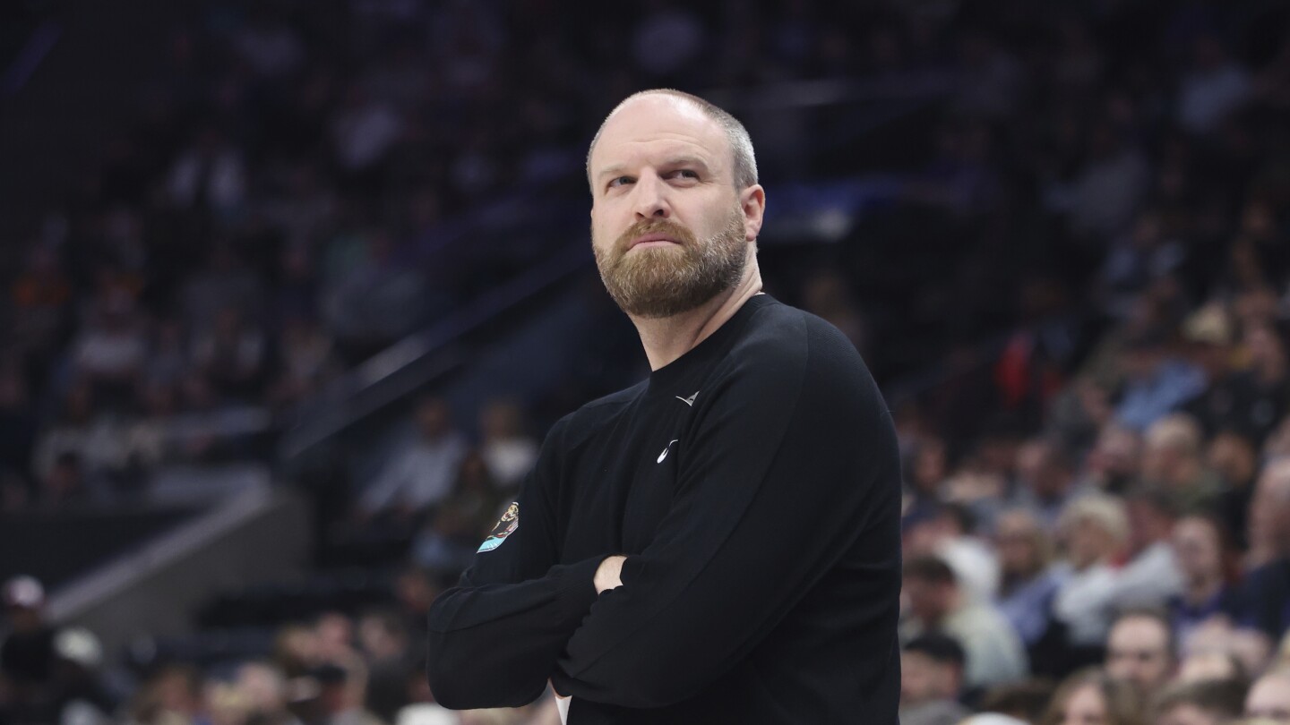 Grizzlies fire coach Taylor Jenkins