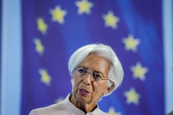 La presidenta del Banco Central Europeo, Christine Lagarde, habla durante una conferencia de prensa en Fráncfort, Alemania, el jueves 14 de septiembre de 2023. (AP Foto/Michael Probst)
