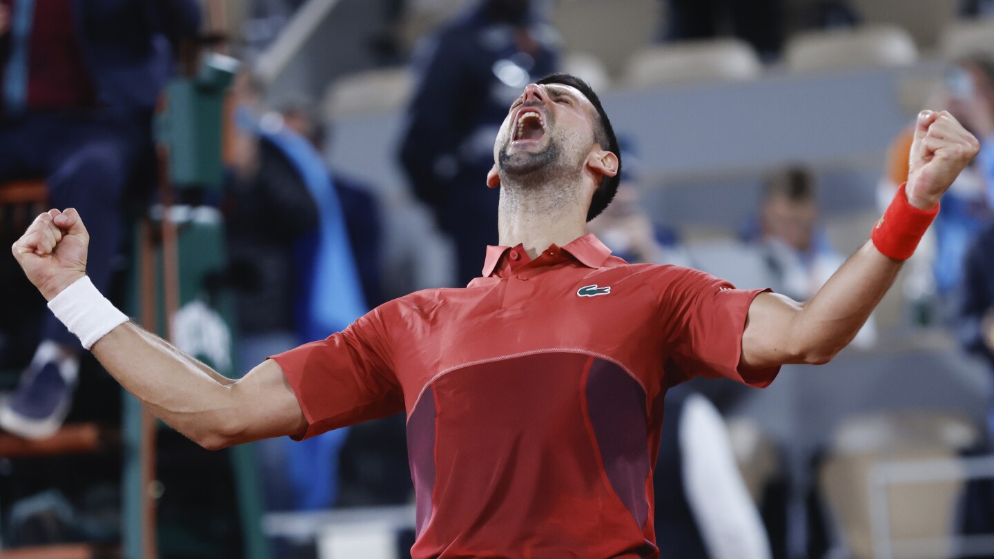 Novak Djokovic poursuit sa défense du titre à Roland-Garros en dépassant Lorenzo Musetti en 5 sets