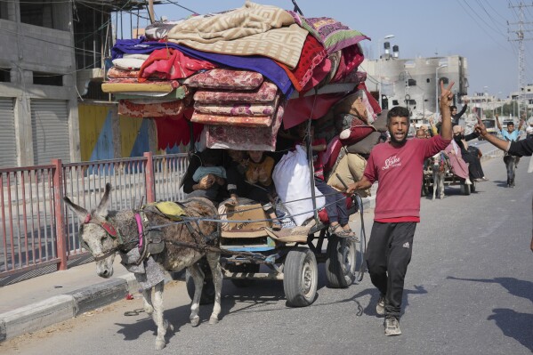 Palestinians flee the southern Gaza Strip on Salah al-Din street in Bureij on Sunday, Nov. 5, 2023. (AP Photo/Hatem Moussa)