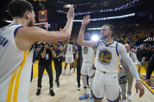 Curry hits first career walk-off buzzer-beater, Warriors' first since 2014