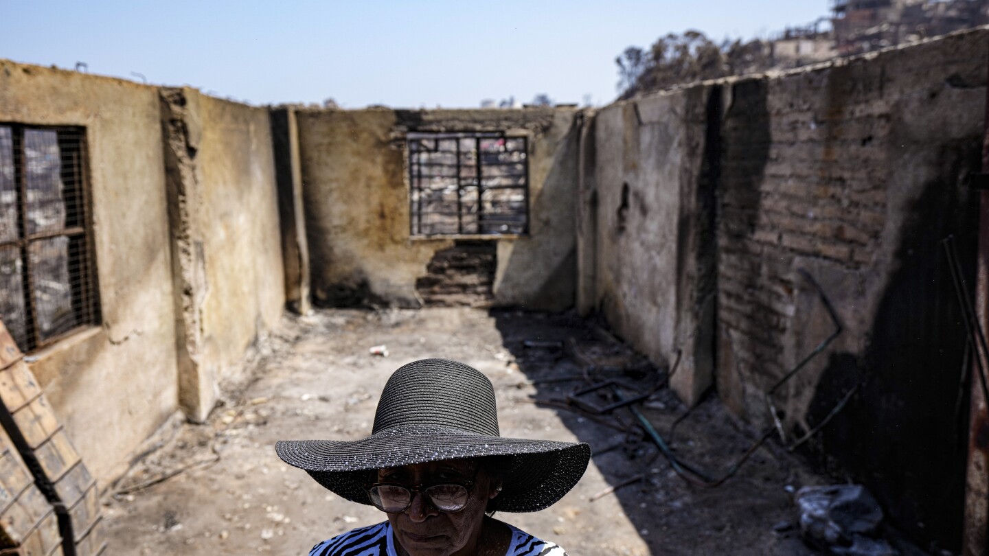 Hundreds of people are missing as the death toll from forest fires in Chile reaches 123.