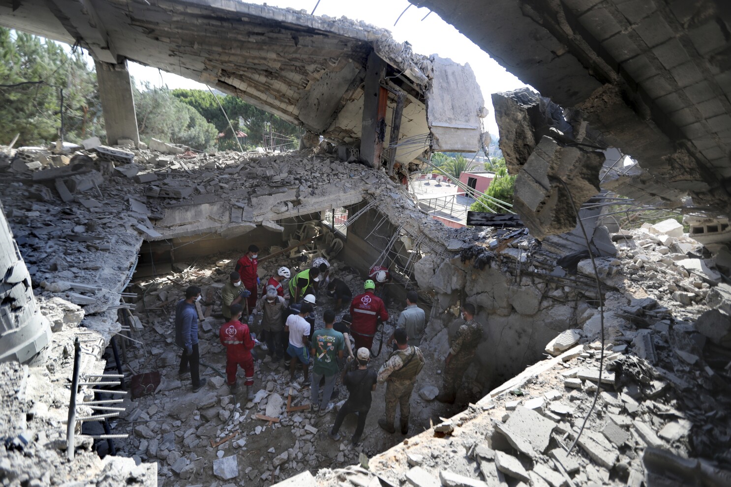 Middle East latest: Dozens killed as Israeli troops pound central and northern Gaza