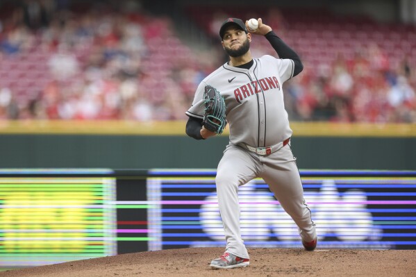 Arizona Diamondbacks pitcher Eduardo Rodriguez throws during the first inning of a baseball game, Friday, June 6, 2025, in Cincinnati. (AP Photo/Abdoul Sow)