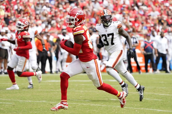 Chiefs reportedly trade WR Smith-Marsette to Panthers ahead of roster  deadline