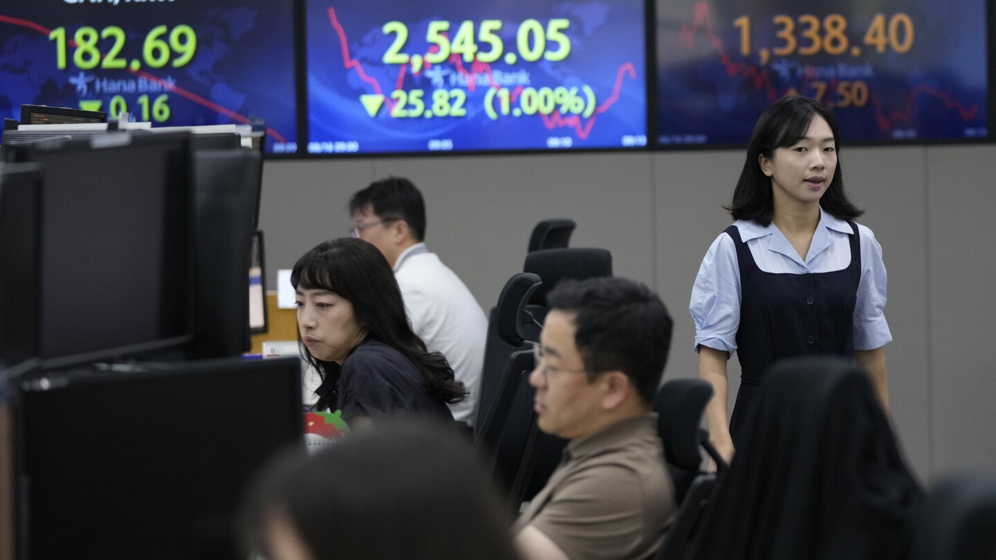 오늘 주식 시장: 흔들리는 중국 경제가 글로벌 경기 침체를 초래함에 따라 아시아 주식은 더 낮습니다.