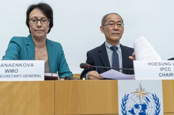 Elena Manaenkova, left, WMO Deputy Secretary-General and Hoesung Lee, right, chair of the United Nations Intergovernmental Panel on Climate Change (IPCC) speak during a news conference on the Speci...