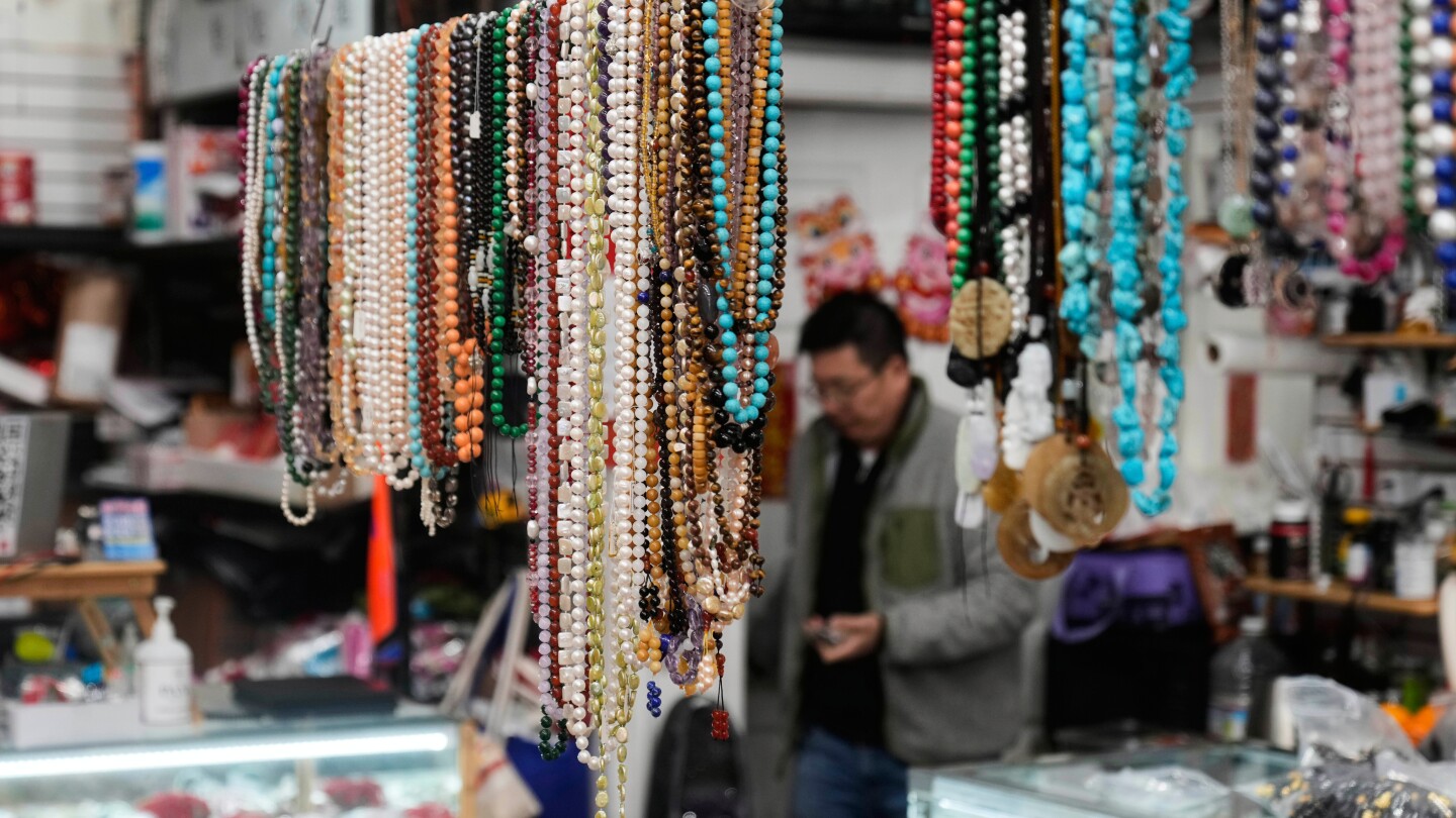 China lowers minimum amount for tax refunds for tourists to boost spending