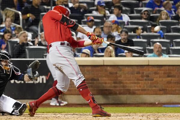 Canadian Joey Votto homers in 7th straight game, one shy of MLB