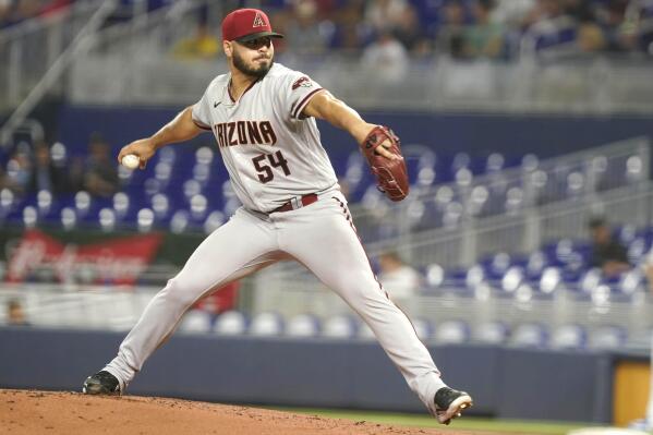 Arizona's Madison Bumgarner held back by teammates after first-inning  ejection, Arizona Diamondbacks