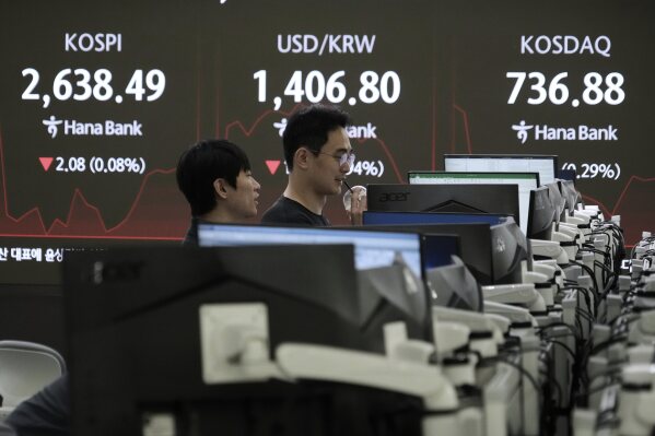 Currency traders will watch monitors showing the foreign exchange rates between the Korean Composite Stock Index (KOSPI) and the US dollar in the Forex Trading Room on Thursday, May 15, 2025 at the Korean Composite Stock Index (KOSPI) and the US dollar in the Forex Trading Room at Kevhana Bank Headquarters in Seoul, South Korea.