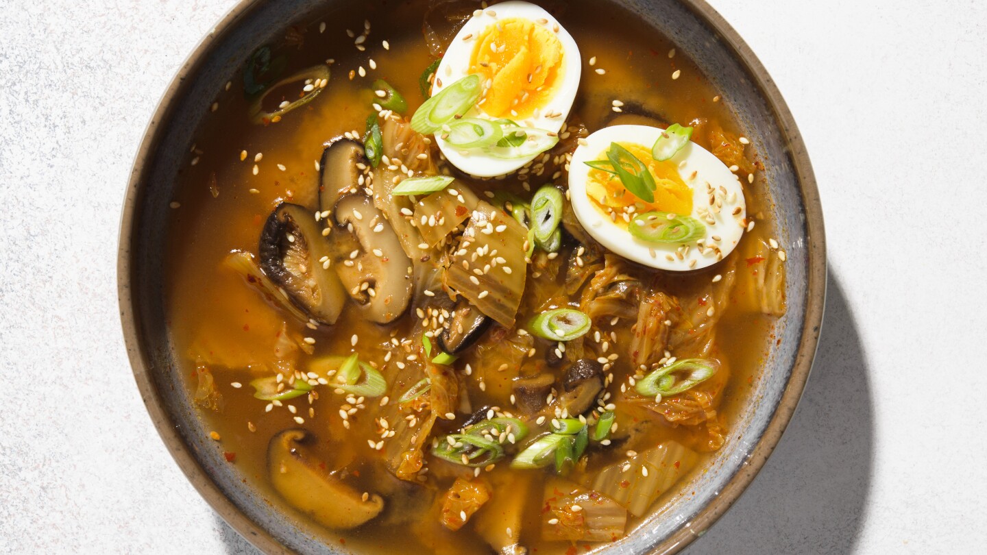 Превърнете азиатските кухненски продукти във вегетарианска супа с умами