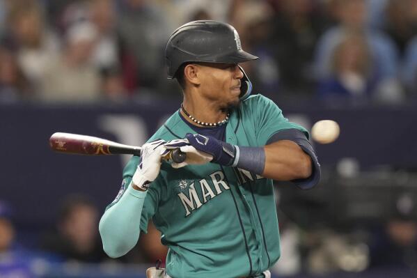 Julio Rodríguez leaves with back tightness, Mariners beat A&rsquo