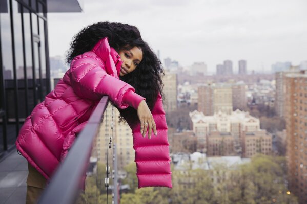 In this Dec. 4, 2017 photo, singer SZA poses for a portrait in New York to promote her latest album, "Ctrl."  The album is at the forefront of the alternative R&B movement, with SZA earning praise for her vocal delivery and direct lyrics that both female and male fans vibe. (Photo by Victoria Will/Invision/AP)