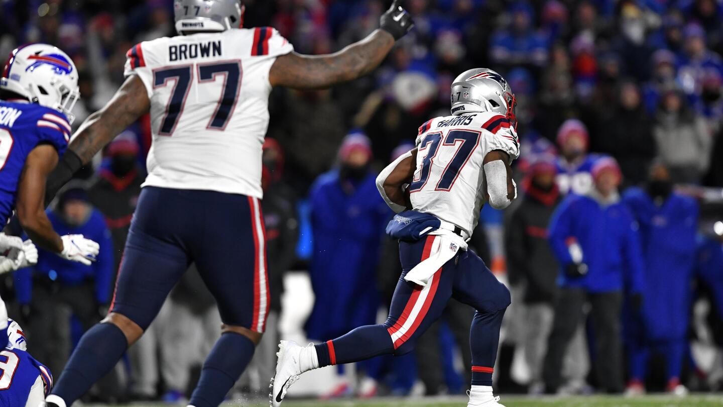 Patriots out-run Bills in 14-10 win in blustery conditions