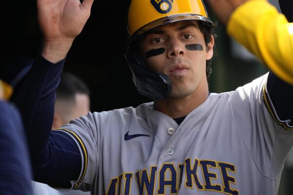 Jesse Winker leads 13-hit attack, Brewers beat Cubs in rubber game of series