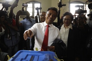 FILE - Presidential candidate Marc Ravalomanana cast his vote during a runoff presidential election in Antananarivo, Madagascar, Wednesday, Dec. 19, 2018. Madagascar’s highest court has on Thursday, Oct. 12, 2023 ruled that next month’s presidential election be postponed for a week to allow authorities to prepare after two candidates were injured during protests when security forces fired tear gas grenades. Opposition candidates Andry Raobelina and former president Marc Ravalomanana both say they sustained minor injuries during protests this month. (AP Photo/Themba Hadebe, file)