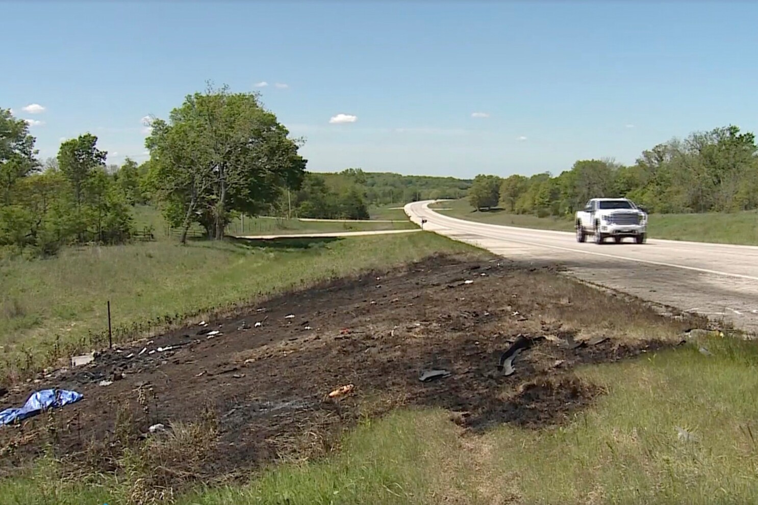 Kansas highway crash kills 8, including teen basketball players