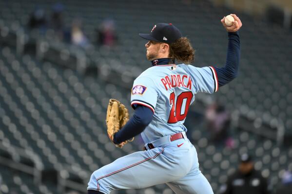 Tigers throw it away: Wild toss in 9th gives Twins crazy win