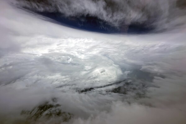 Tifón Saola habría causado daños menores tras tocar tierra en el sur de  China | AP News