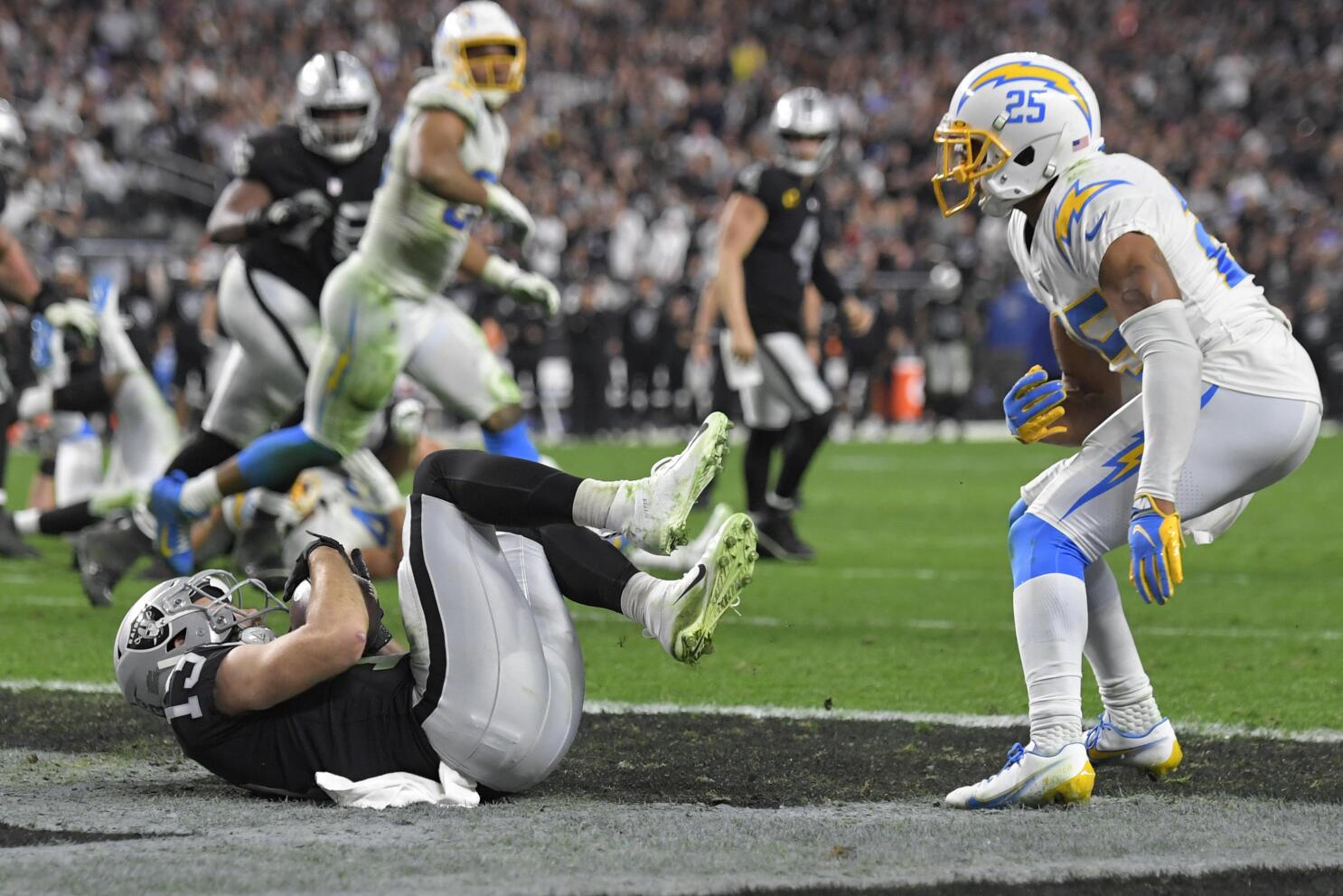 Raiders Beat Chargers to Claim Playoff Spot - The New York Times