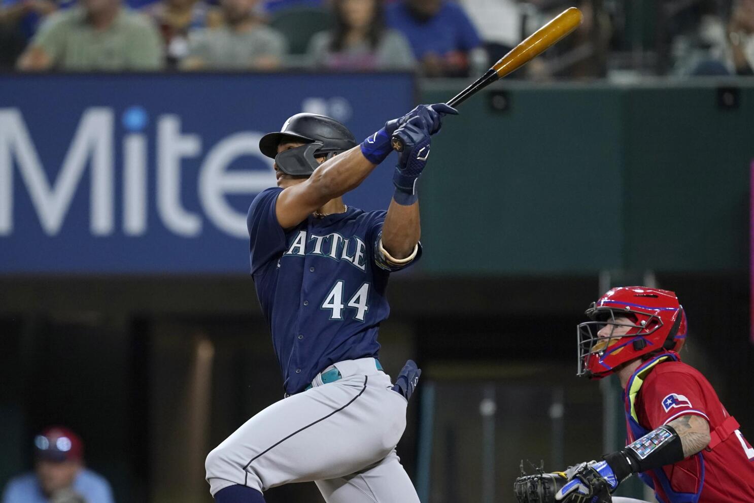 Julio Rodríguez scores the game-winning run after being walked as