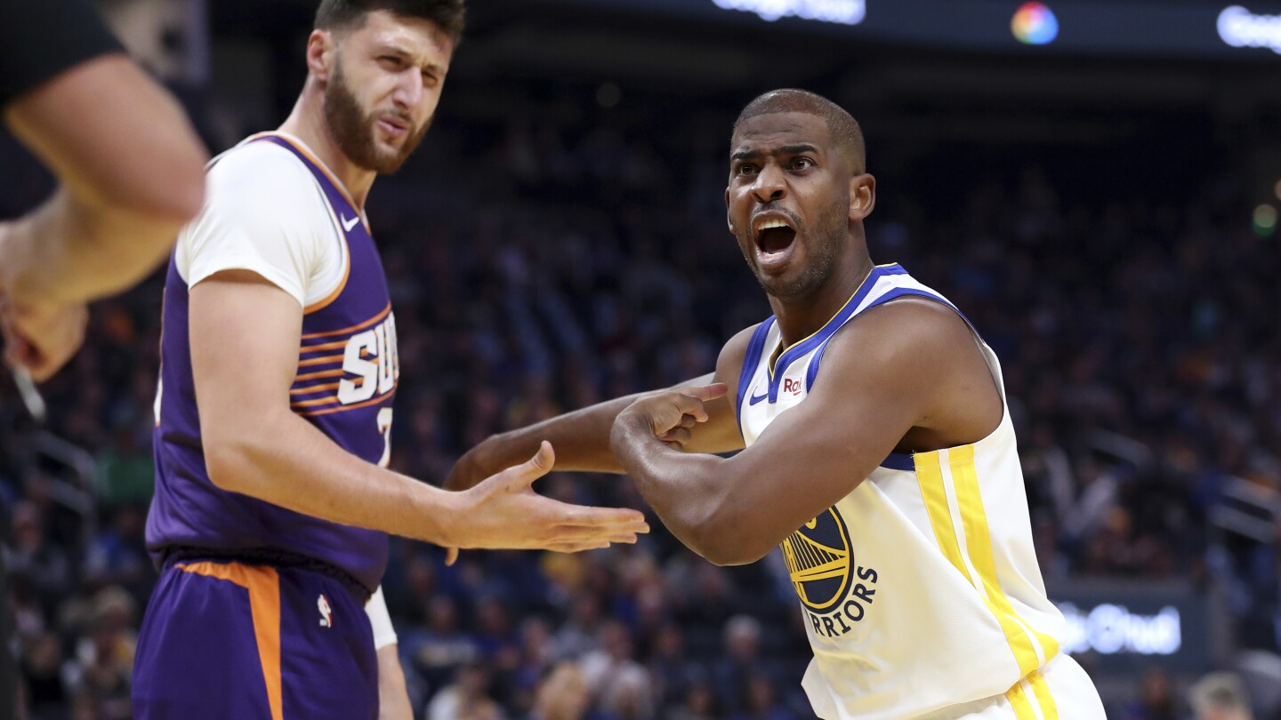 Warriors' Chris Paul comes off bench for 1st time in his NBA