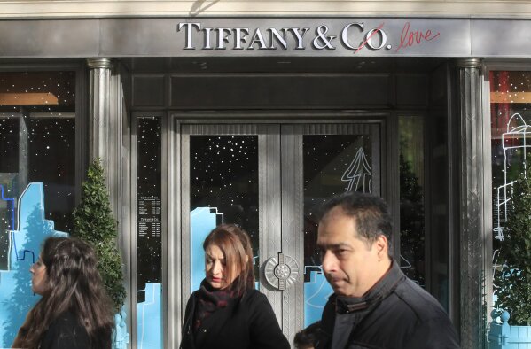 Tiffany & Co to sue LVMH after French retailer cancels