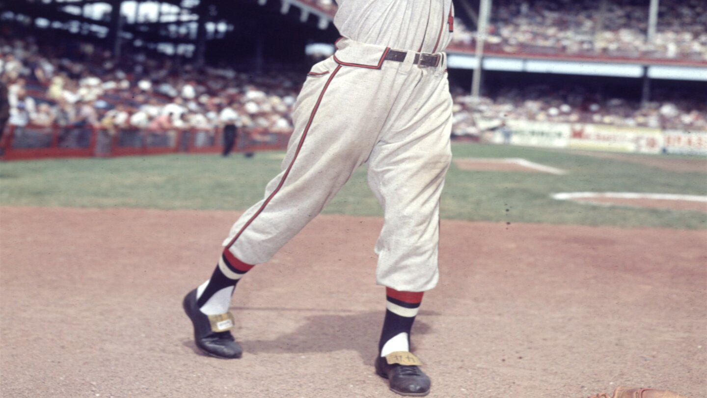 Longtime home run leader and former Milwaukee baseball player Hammerin Hank  Aaron dies at 86