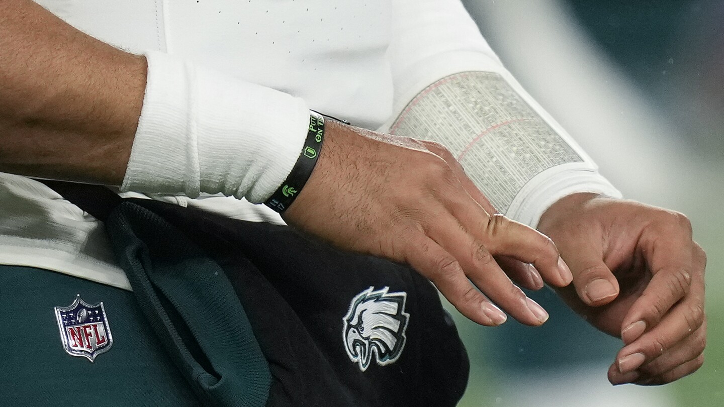 Injury update: Jalen Hurts says his mangled middle finger ‘popped out’