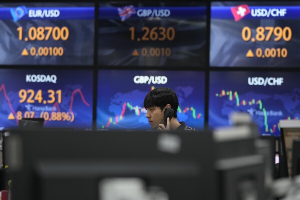 A currency trader talks on the phone at the foreign exchange dealing room of the KEB Hana Bank headquarters in Seoul, South Korea, Wednesday, Aug. 30, 2023. Asian shares rose Wednesday, boosted by a Wall Street rally that came on positive reports on consumer confidence and job openings.(AP Photo/Ahn Young-joon)