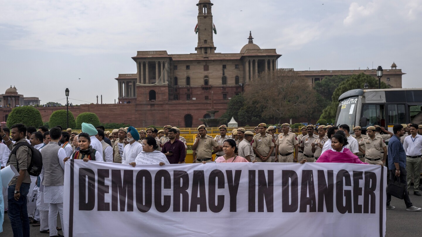 В Индия на Моди опонентите и журналистите усещат напрежението преди изборите