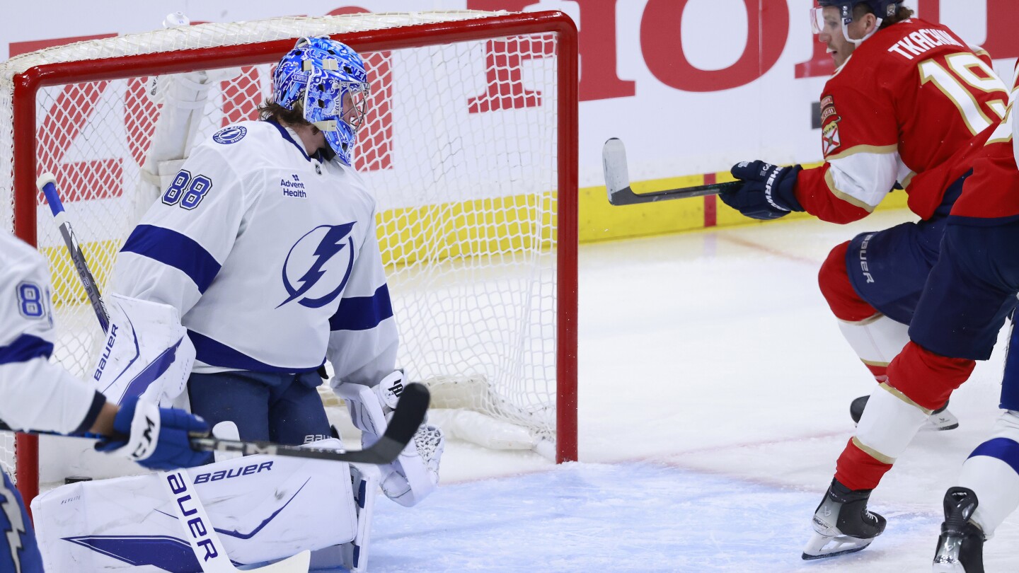 Lightning beat Panthers 5-1, cut series deficit to 2-1