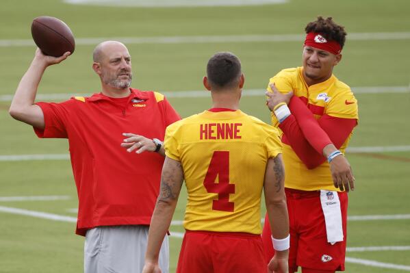 Chiefs' LB Leo Chenal & WR Cornell Powell Impress as Training Camp  Continues in St. Joe