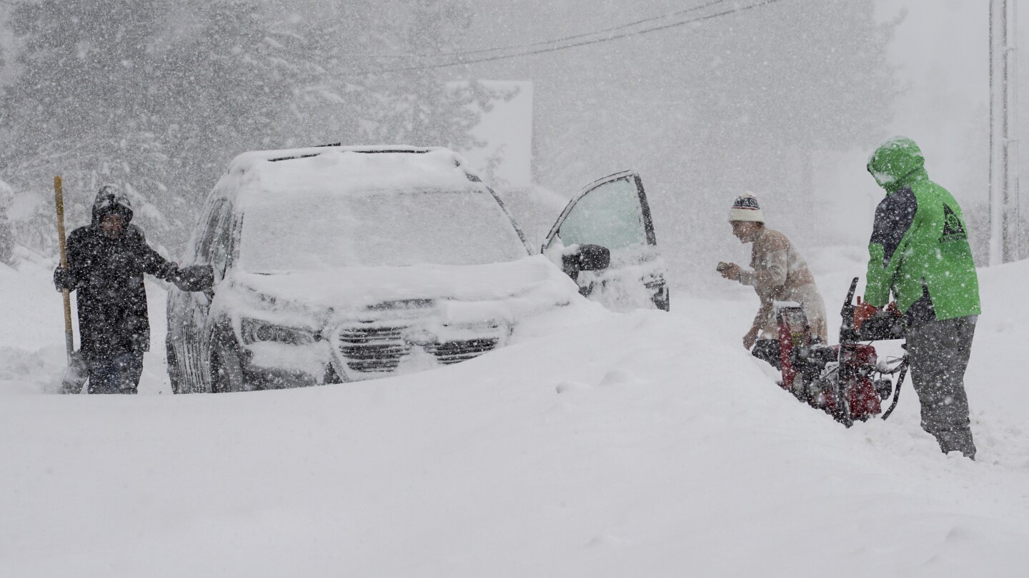 Blizzard howls in Sierra Nevada, high winds closes roads and ski resorts