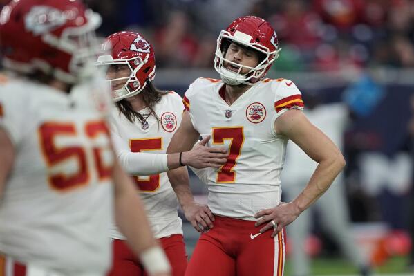 Chiefs continue to squeak by against league's lowly teams