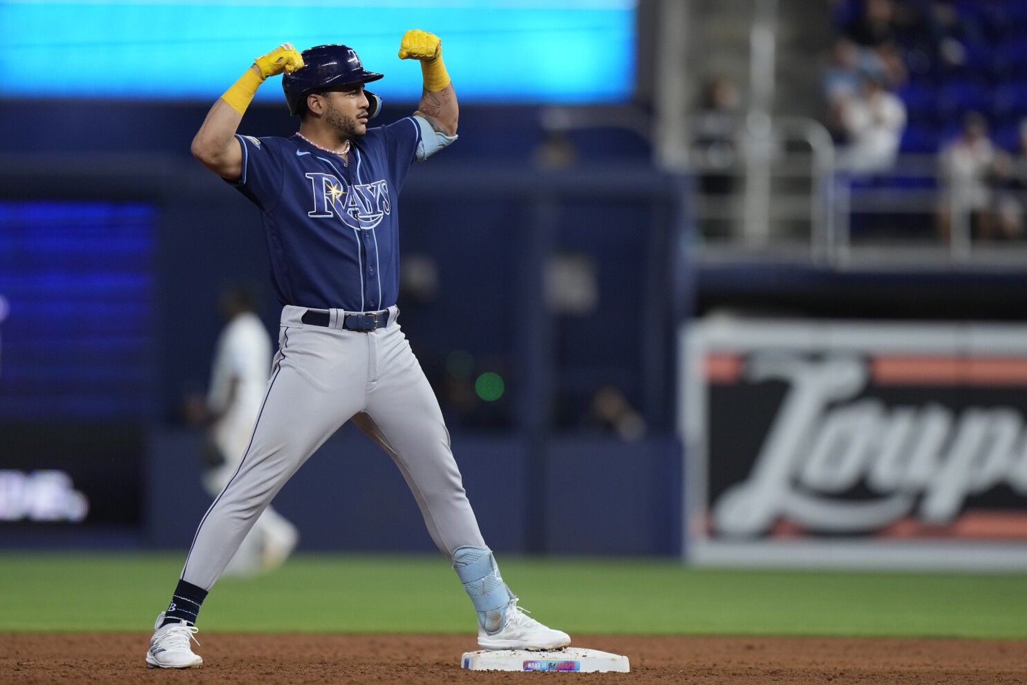 Isaac Paredes (2 HRs, 6 RBIs) blasts Rays past Rangers