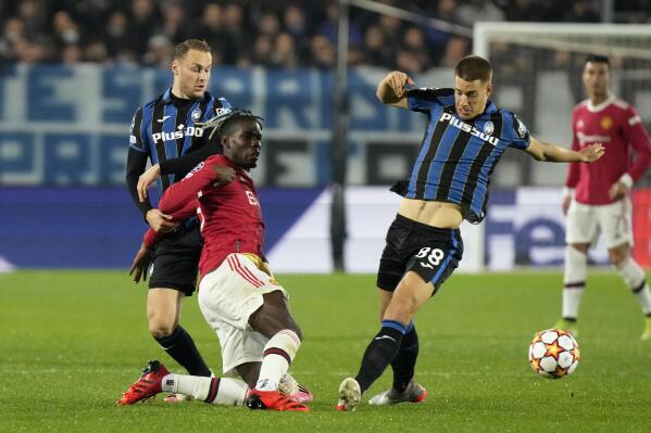 Manchester United's Paul Pogba fights for the ball with Atalanta's Teun Koopmeiners, left, and Mario Pasalic during the Champions League group F soccer match between Atalanta and Manchester United, at the Stadio di Bergamo, in Bergamo, Italy, Tuesday, Nov. 2, 2021. (AP Photo/Luca Bruno)
