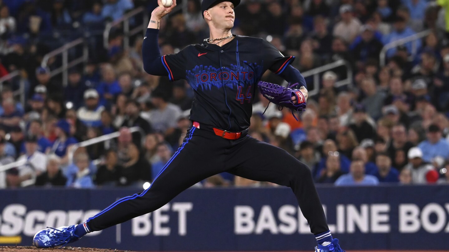 Bowden Francis pitches six innings as Blue Jays win third straight, beat Mariners 3-1