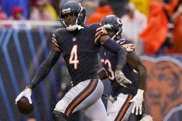 Fields throws 2 TDs, Bears top 49ers 19-10 in Eberflus debut