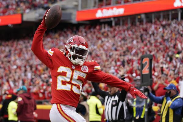 Chiefs RB Clyde Edwards-Helaire suffers nasty knee injury