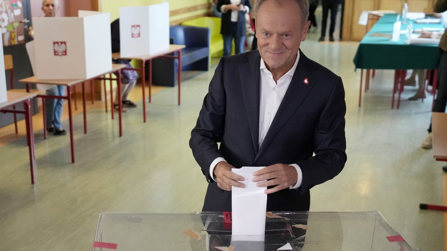 Премиерът-центрист на Полша Туск е подсилен от победата на изборите за ЕС, но популистите са по петите му