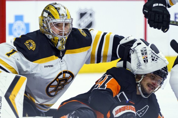 Bruins rout Flyers in Winter Classic