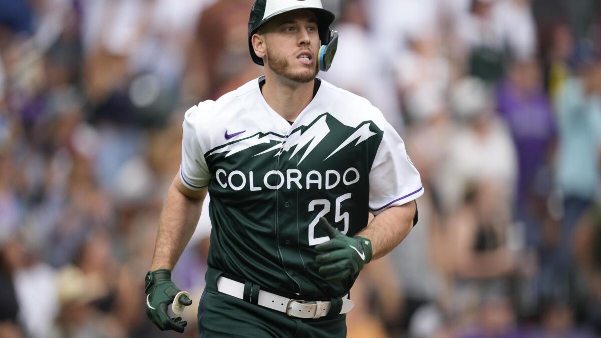 Rockies remontan y derrotan a Diamondbacks 6-5