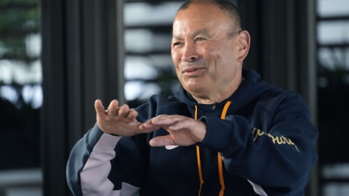 Trenér australského národního týmu Eddie Jones hovoří během rozhovoru po oznámení svého týmu v Johannesburgu v Jižní Africe ve čtvrtek 6. července 2023 před sobotním testem mistrovství v ragby proti Jižní Africe.  (AP Photo/Themba Hadibe)