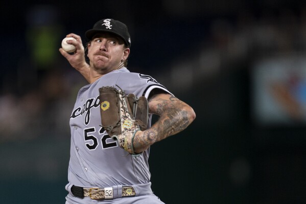 FILE - Chicago White Sox starting pitcher Mike Clevinger delivers during the second inning of a baseball game against the Washington Nationals, Monday, Sept. 18, 2023, in Washington. Clevinger and the Chicago White Sox finalized a $3 million, one-year contract on Thursday, April 4, 2024. (AP Photo/Stephanie Scarbrough, File)