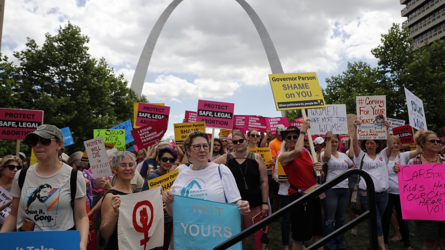 Кампания за правата на аборт в Мисури подкрепя предложението за закрепване на достъпа, но допускане на ограничения за по-късен срок