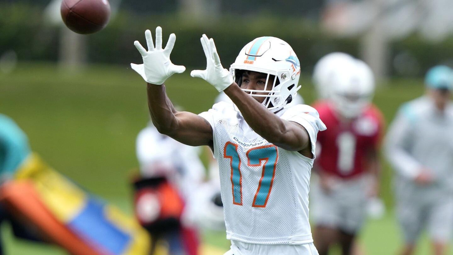 Jaylen Waddle: Dolphins rookie overcomes injury scare against Falcons